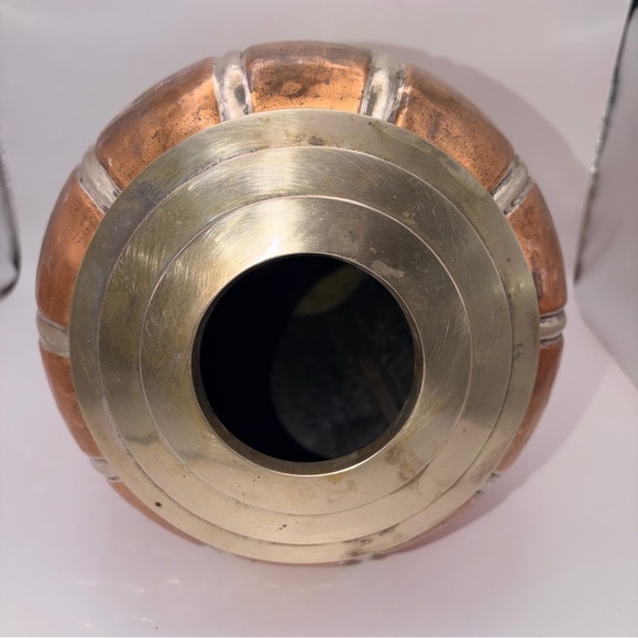 Vintage Maccanah Brass Works 14.5" Hammered Copper Urn / Mantle Vase / Brass Top - Picture 5 of 12